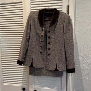Gorgeous women’s tweed/velvet suit with classic high end details